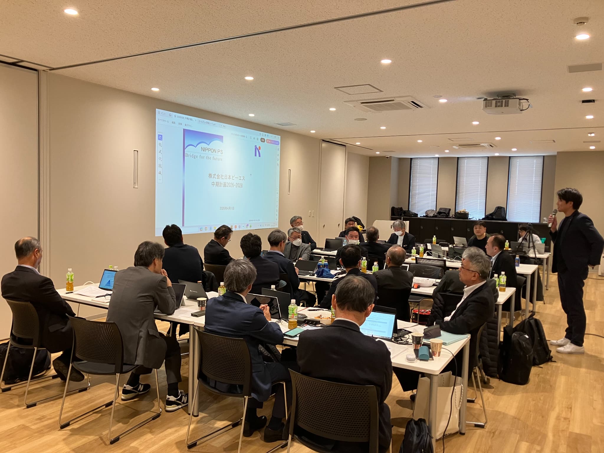 会議冒頭・全体集合の様子